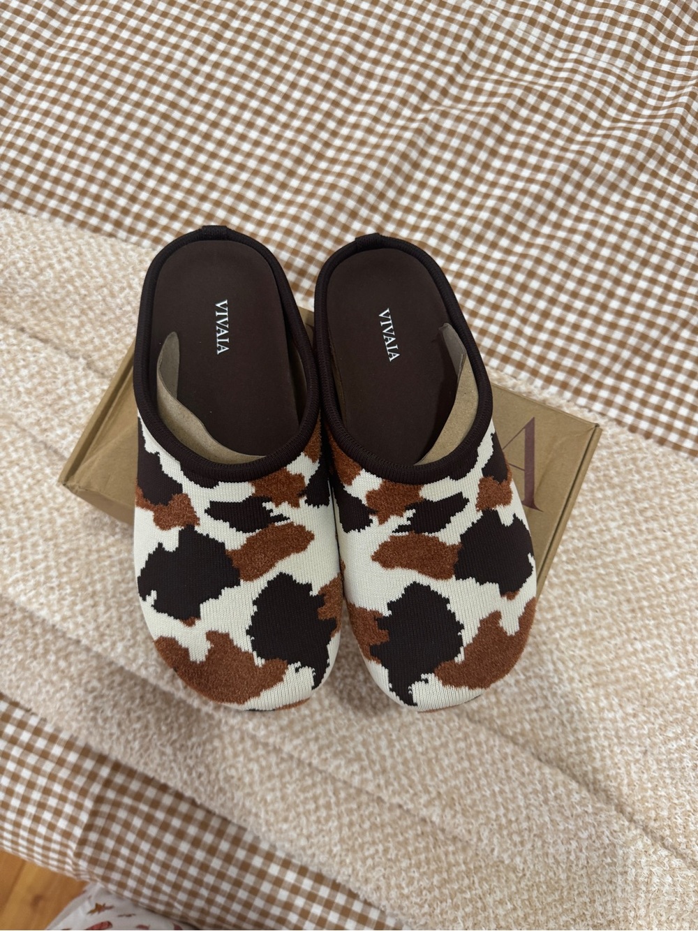 Cozy Slip-On Clogs in Brown & Cream Pattern - Picture 4 of 4